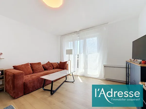 T2 rénové de 46m² avec balcon 5ème étage avec ascenseur