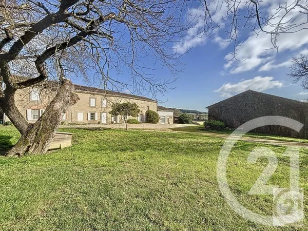 Maison 7 pièces 981 m²