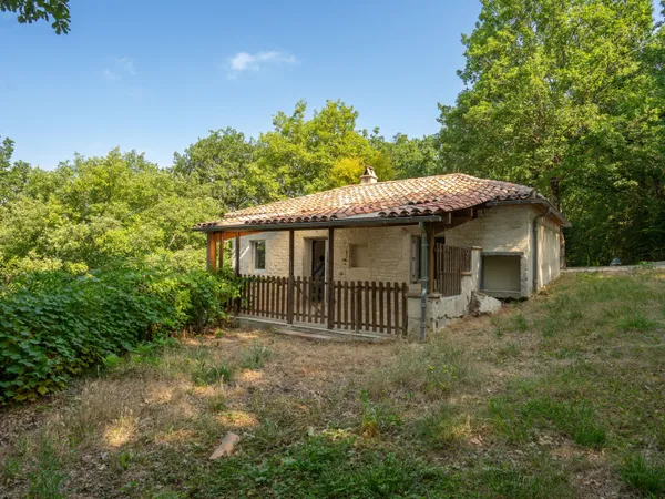 Maison de 102 m2 sur deux niveaux, trois chambres, isolée, d