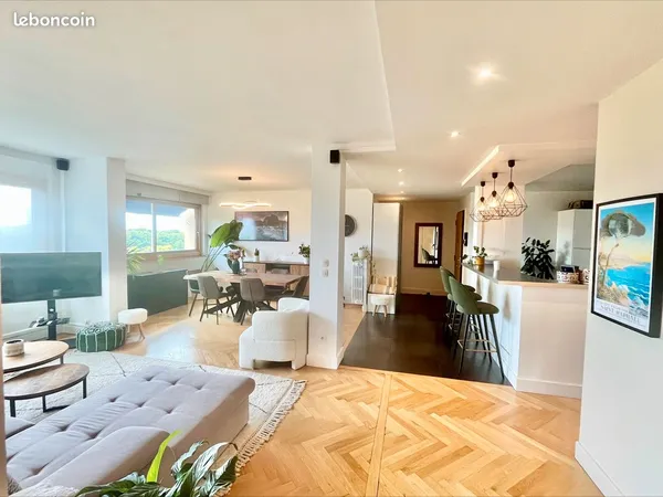 DIRECT PROPRIETAIRE, T3/T4 de 104m2 RENOVE, VUE RHONE, BALCON, GARAGE, DISPO 2026