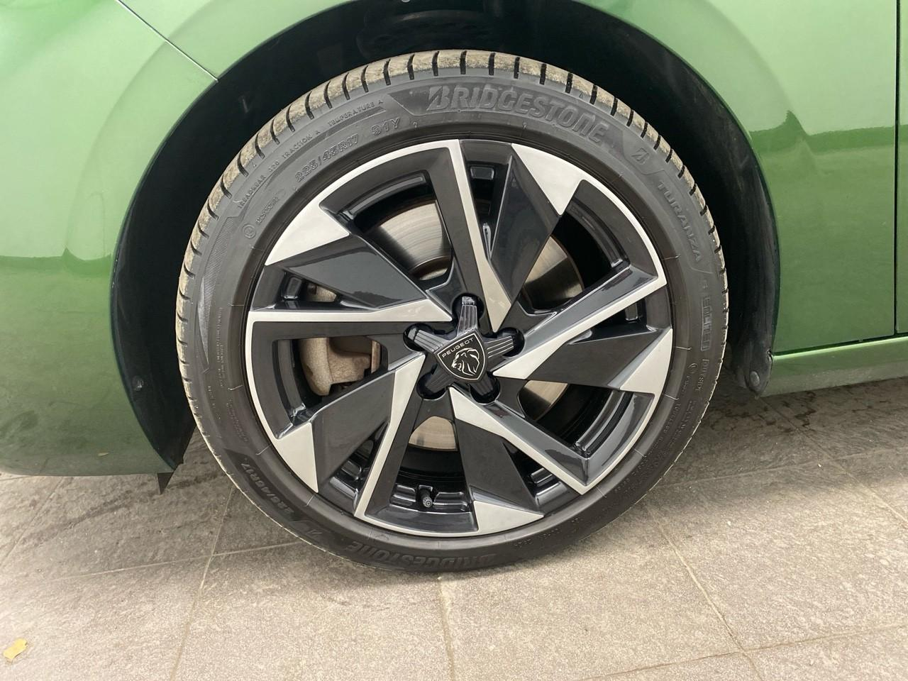 Peugeot 308 phev 180 e-eat8 allure pack — photo 11