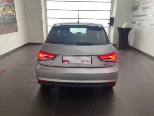 Audi A1 sportback 1.0 tfsi 95ch ultra metropolitan s tronic 7 — photo 6