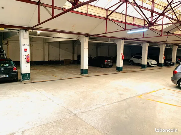 🚗 / ​🚛​ / 🏍️​ Parking sécurisé - Boulevard Voltaire 75011 Paris