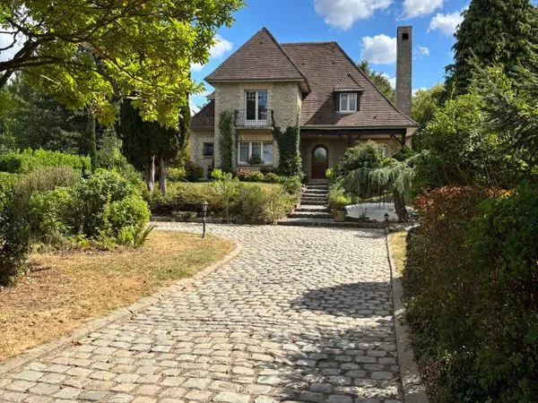 Propriété 8 pièces 180 m²