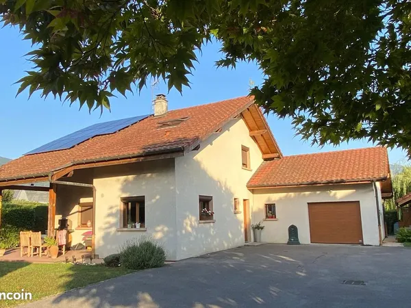 Maison familiale lumineuse avec grand terrain, terrasse et jacuzzi - Cluses, quartier Messy