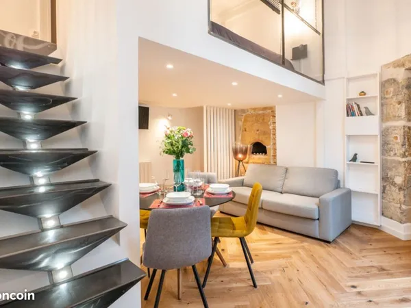 T2 meublé de 46 m², rénové, immeuble classé monument historique