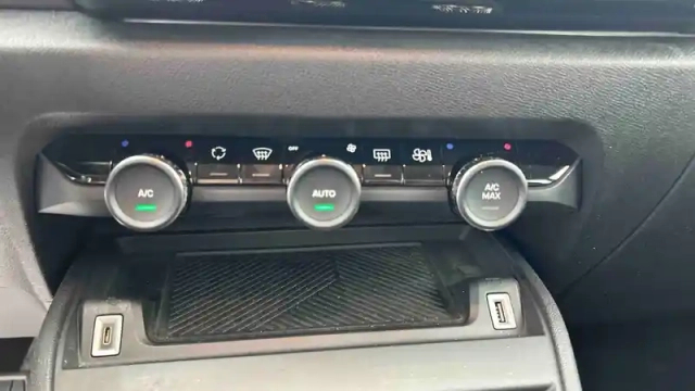 Citroën C4 e- 136 ch automatique — photo 78