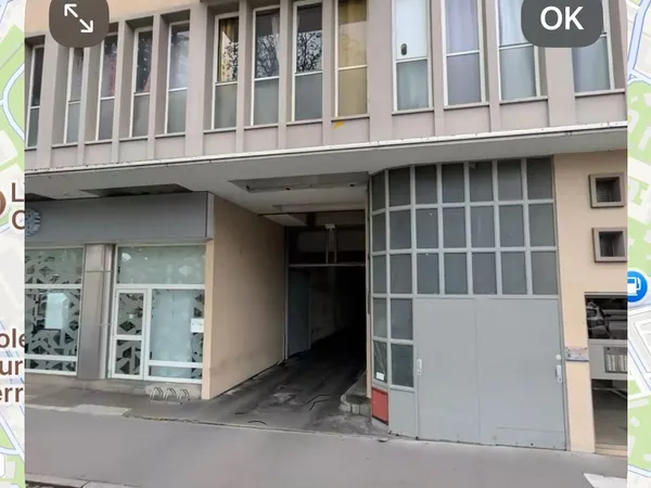 Place de Parking Fermé et Couvert