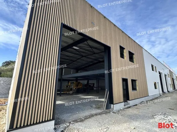 Entrepôt 2 pièces 428 m²