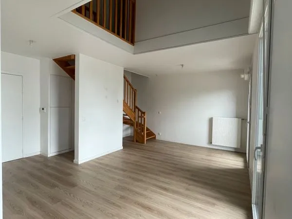 Duplex 3P avec balcon et places de parking