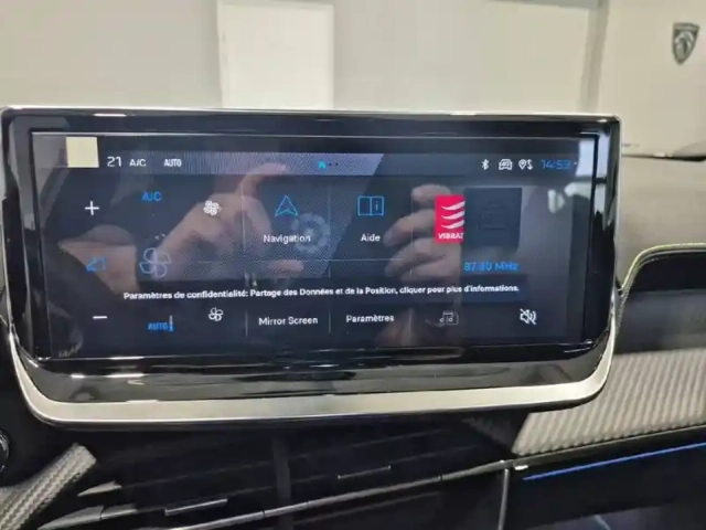 Peugeot 2008 hybrid 145 e-dcs6 — photo 18