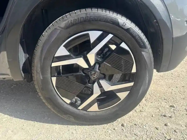 Peugeot 2008 hybrid 145 e-dcs6 — photo 21