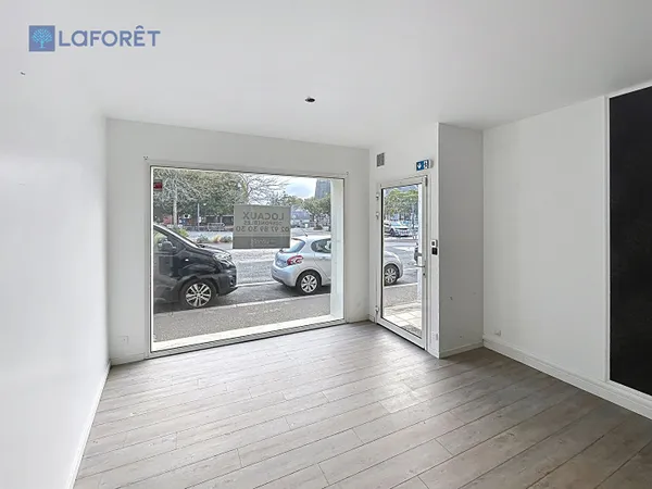 Local commercial 2 pièces 52 m²