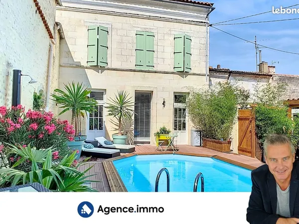 Maison de Bourg avec piscine