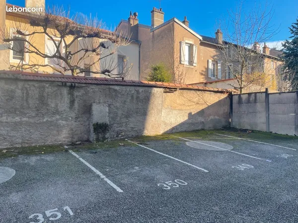 Place de parking à louer / Quartier Blandan / 39 euros