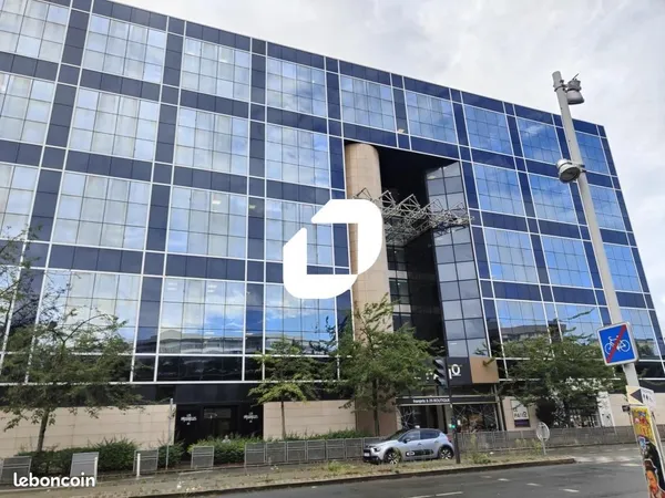 Bureau 716 m²