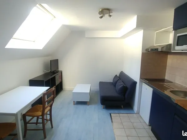 Studio meublé rénové Triangle d'Or