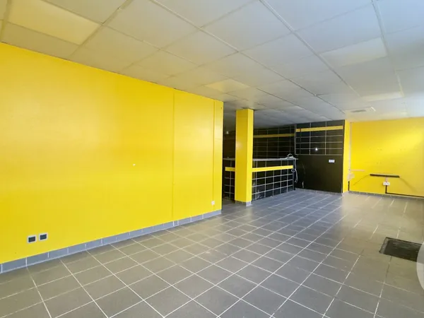 Local commercial 1 pièce 71 m²