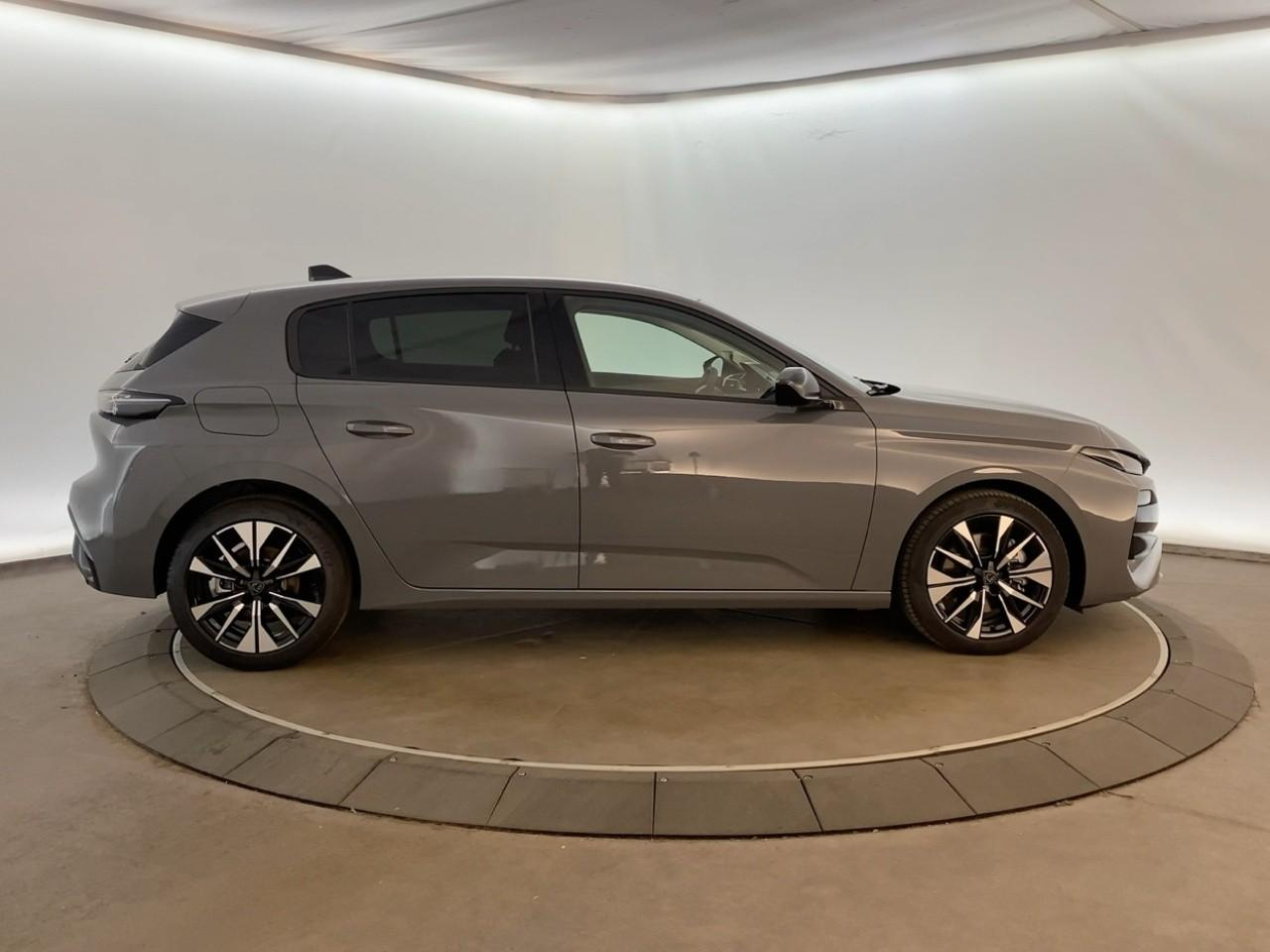 Peugeot 308 hybrid 145 e-dcs6 allure — photo 4