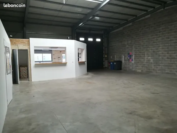 BATIMENT commercial artisanal 243 m2
