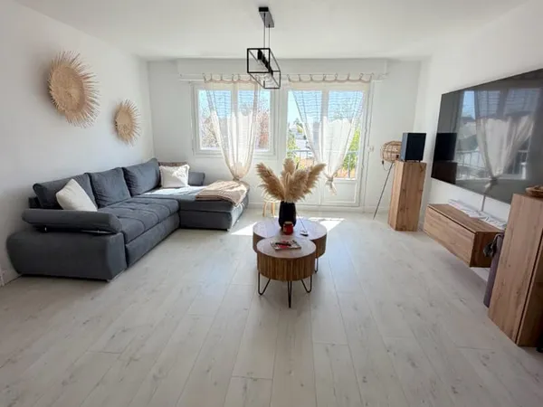 LANESTER Appartement 3 pièces entièrement rénové avec garage et cave