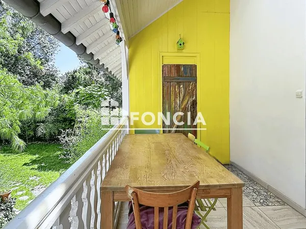 Limite les lilas - maison de maître - 10 pièces - jardin arboré de 700m2 - terrasse esprit louisiane
