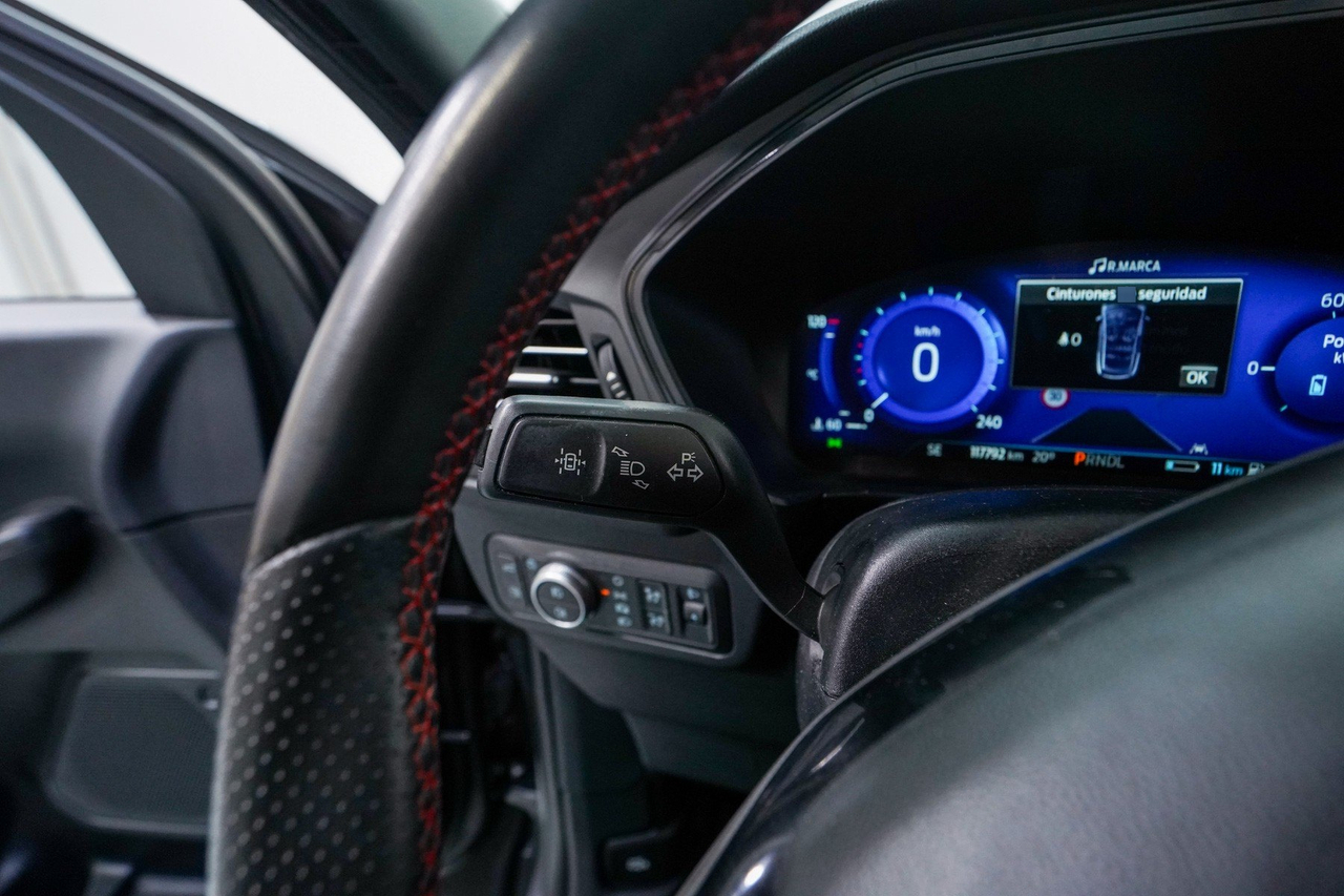 Ford Kuga — photo 22