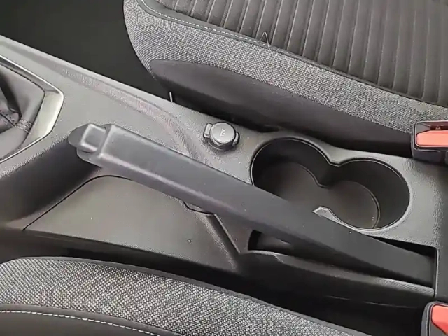 Peugeot 208 puretech 75 s&amp;s bvm5 — photo 22