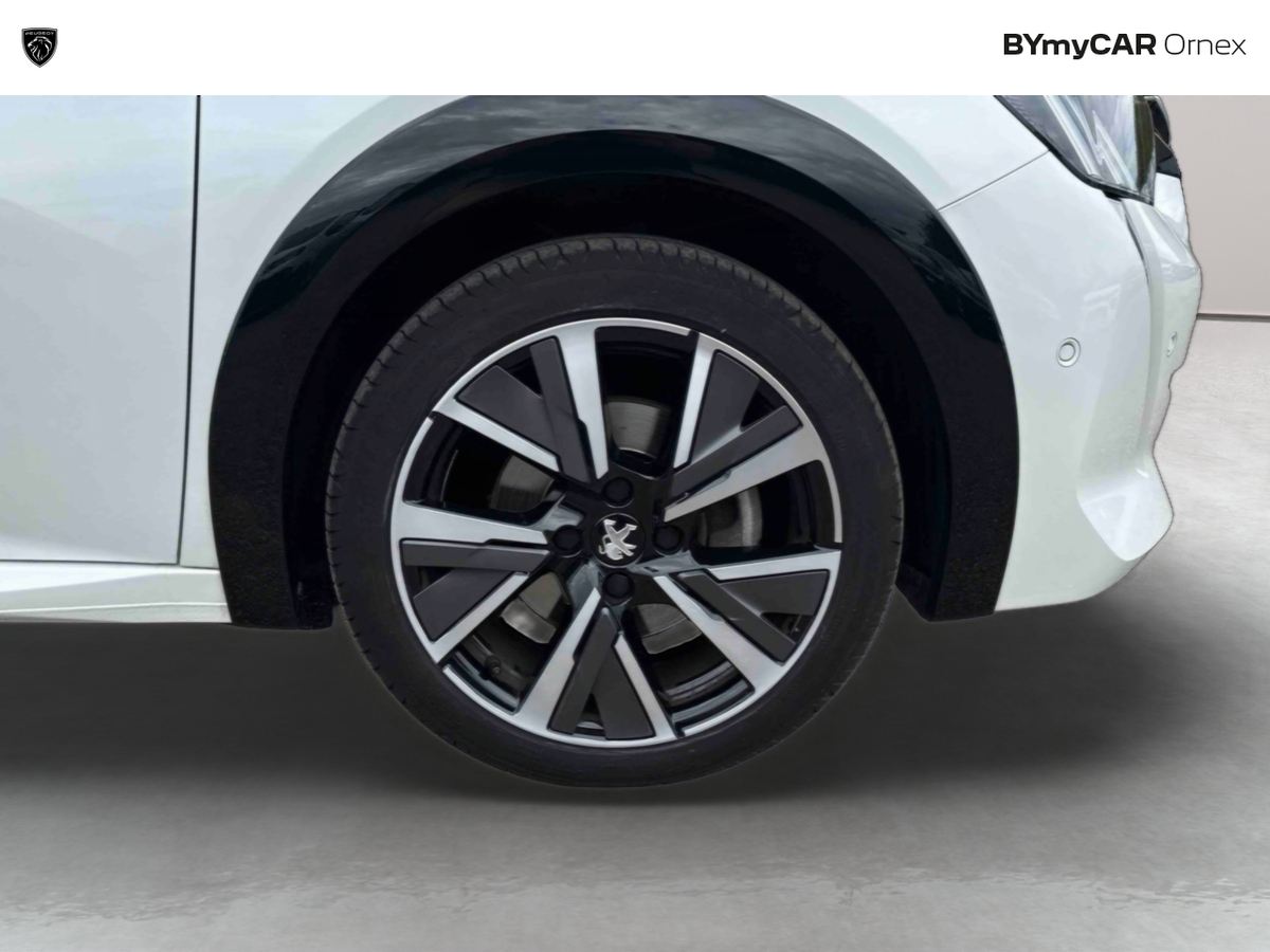 Peugeot 208 PureTech 100 S&amp;S EAT8 — photo 17