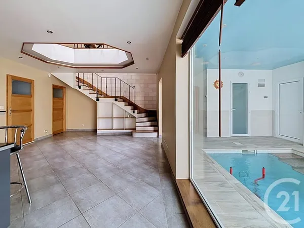 Maison 7 pièces 300 m²