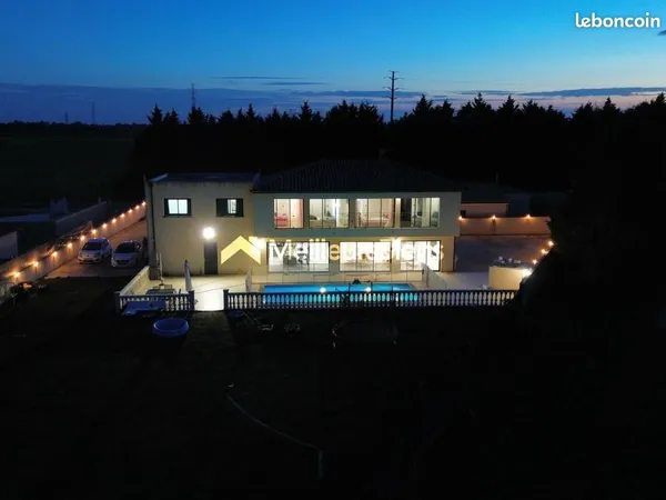 Maison 7 pièces 310 m²