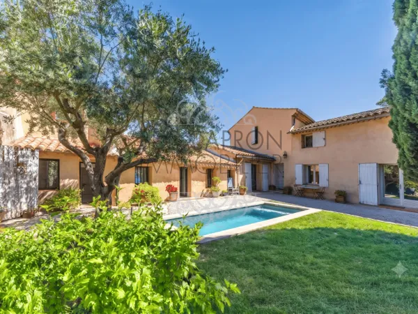 Authentique mas du XIX? siècle dans un domaine privé aux portes