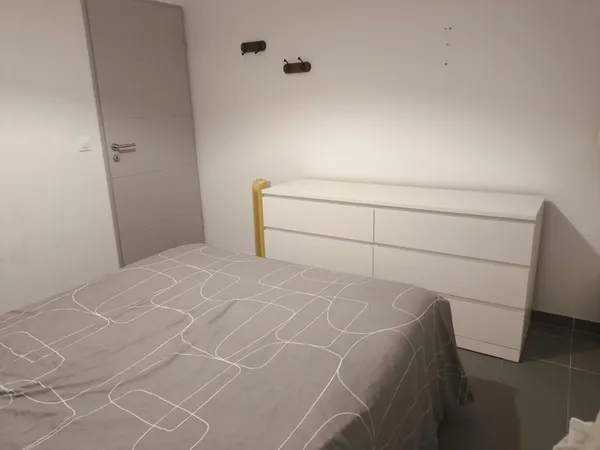 Loué chambre meublée de 12 M2 à St Chamas