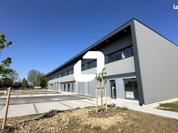 Local d'activité 374 m²