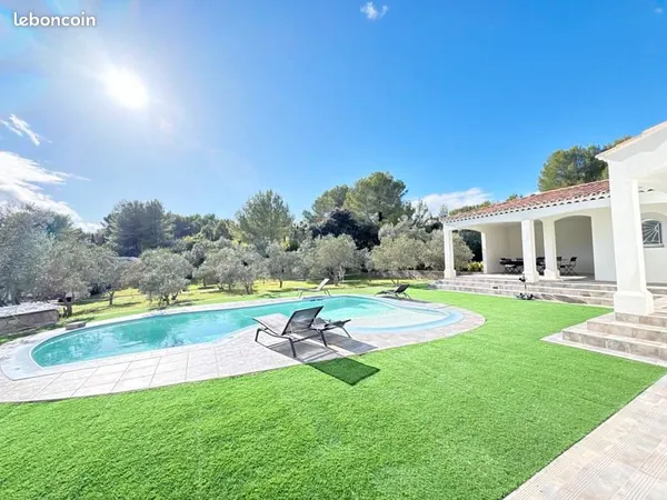 Villa 6 pièces 216 m²