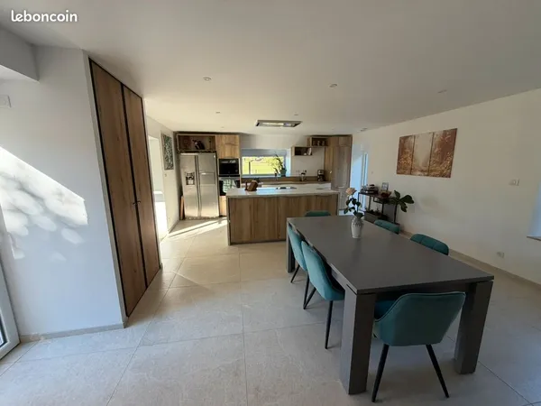 Maison pisé rénovée 151 m² - DPE B - terrain 645 m²
