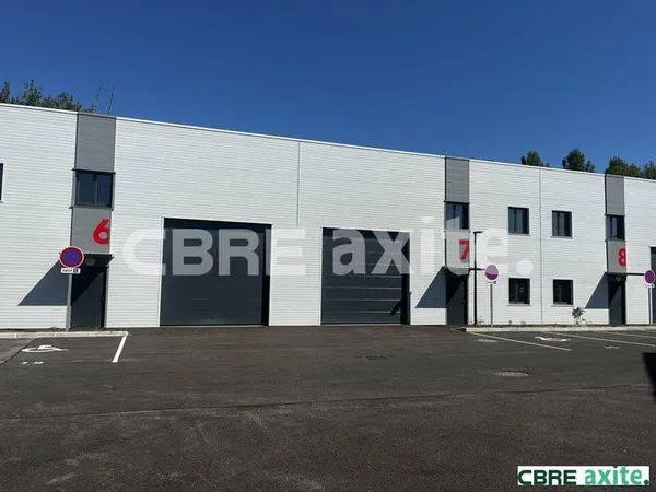Local d'activité 676 m²