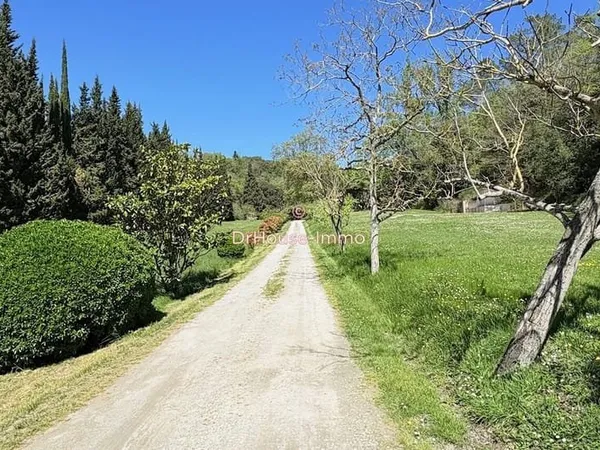 Propriété remplie de caractère, rare sur le secteur
