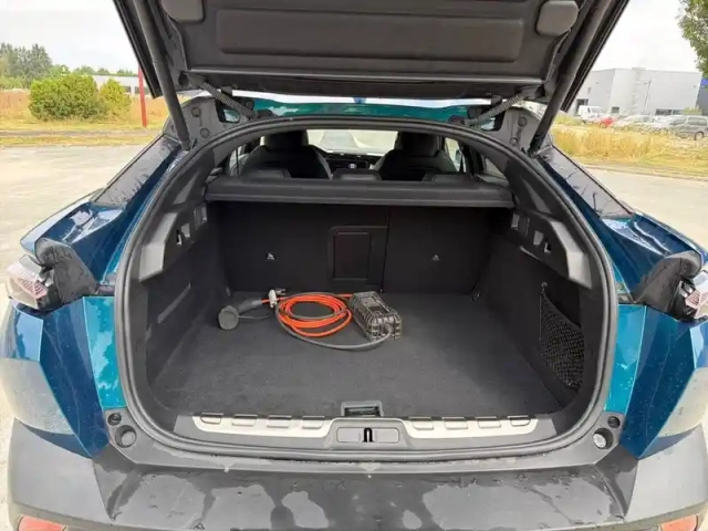 Peugeot 408 phev 180 e-eat8 — photo 6