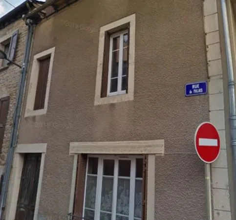 Maison de ville en pierre avec jardin - 3 chambres - Beau potentiel - Espalion