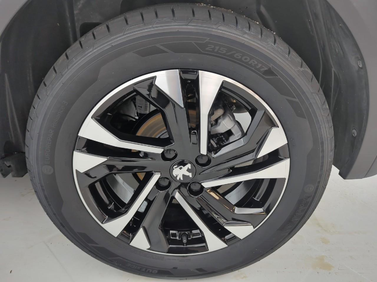 Peugeot 2008 puretech 130 s&s eat8 allure pack — photo 17