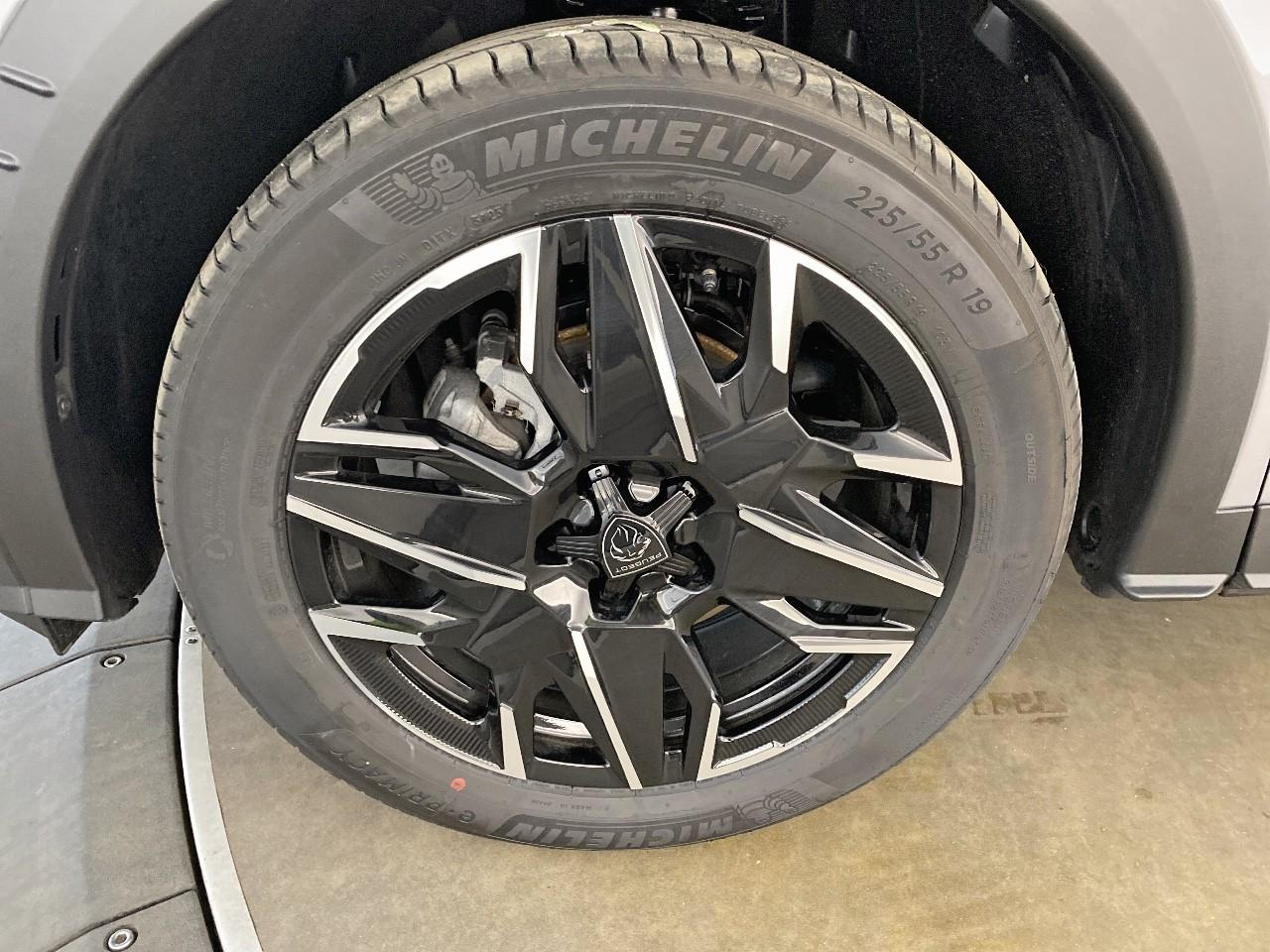 Peugeot 3008 hybrid 145 e-dcs6 gt — photo 11