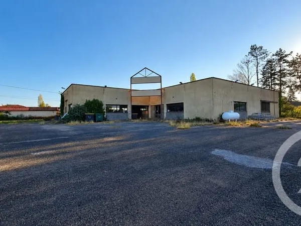 Local 1 pièce 929 m²