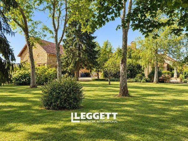 Maison 11 pièces 326 m²