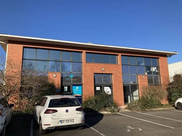 Local d'activité 98 m²