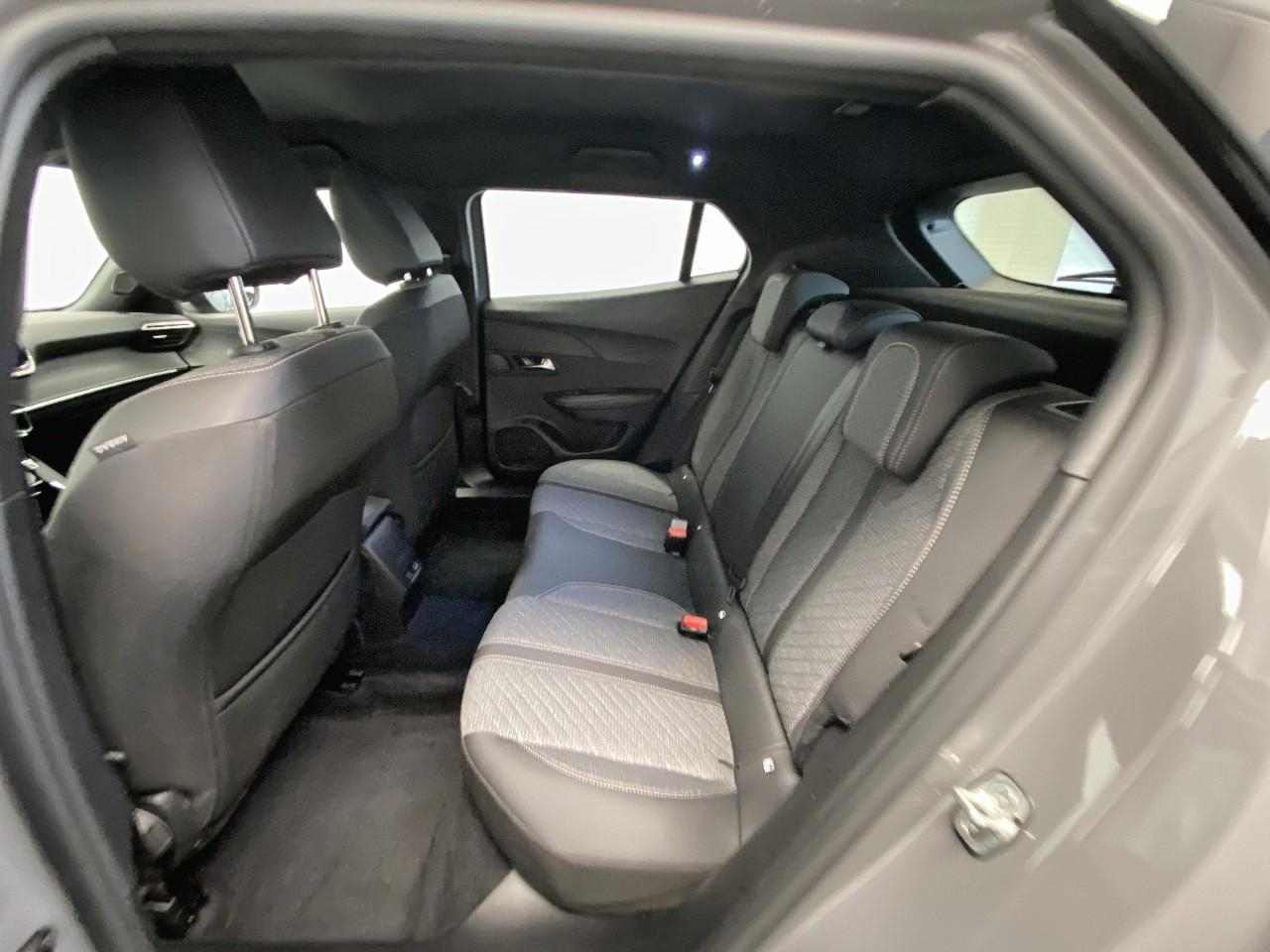 Peugeot 2008 puretech 100 s&s bvm6 allure — photo 10