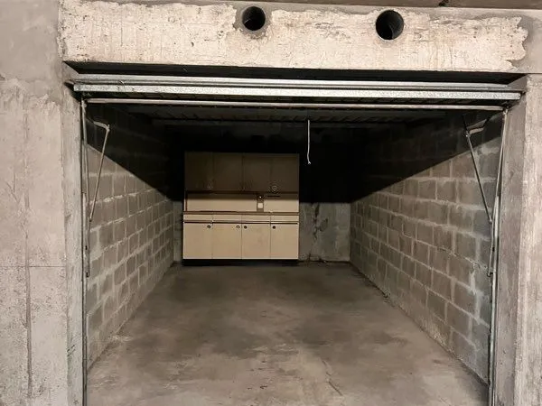 Garage fermé en sous-sol