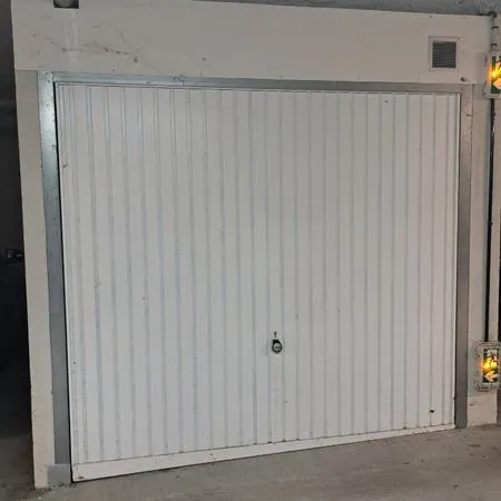 Vends parking boxé gare de Melun