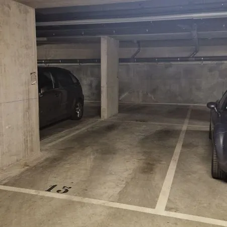 Double place de parking sécurisée (+ boxage option)