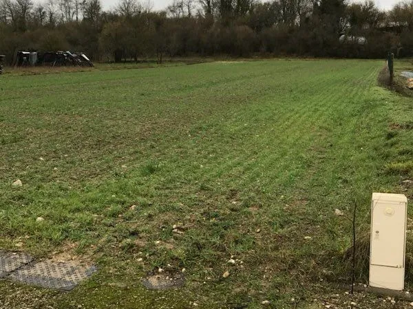 Terrain constructible 2500 m2 Sampigny